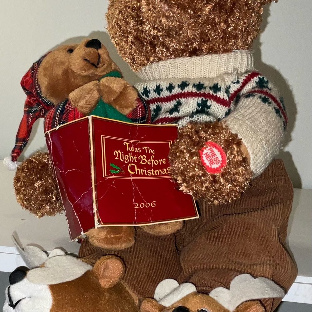 2006 Avon Twas the Night Before Christmas Animated Talking Story Time Plush Bear
